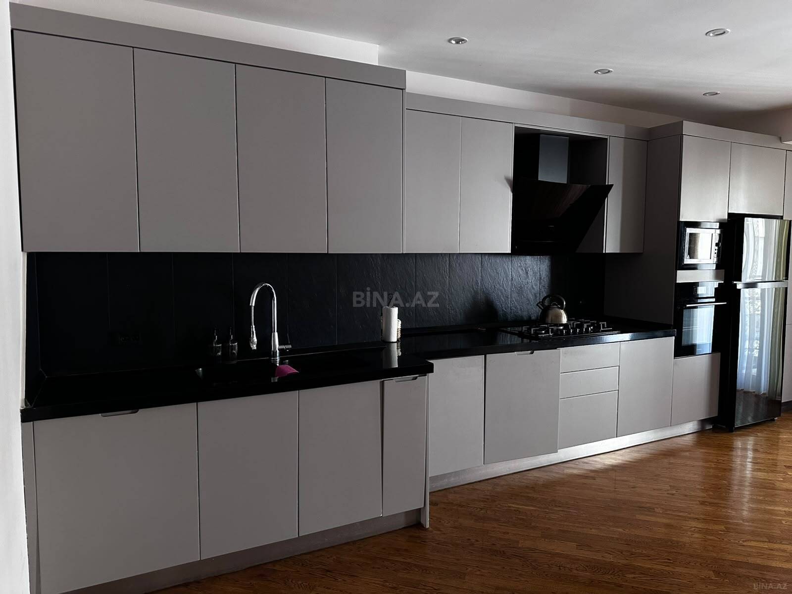 3 otaqlı Yeni tikili, Şah İsmayıl Xətai m., Bakı