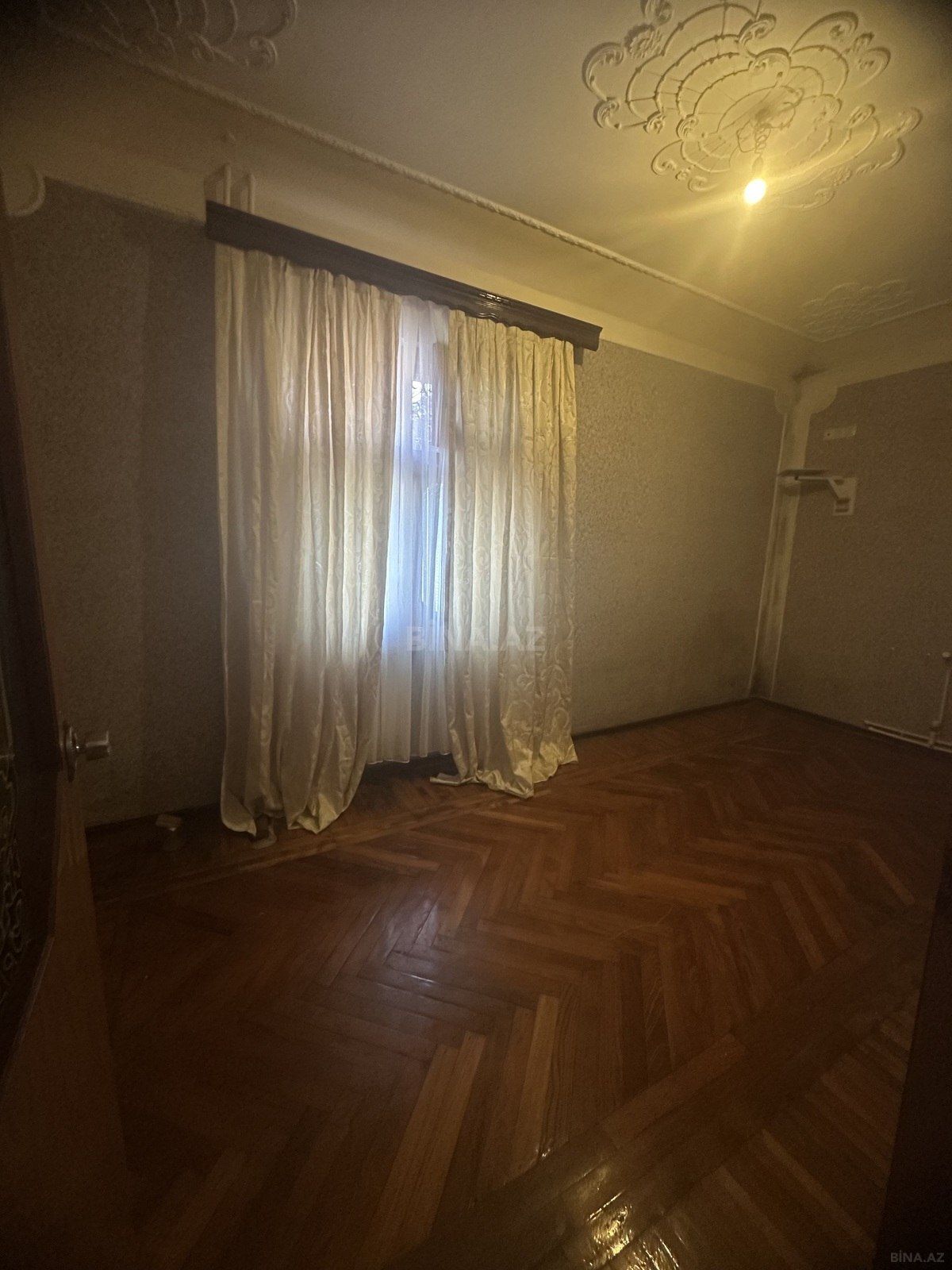 2 otaqlı Köhnə tikili, Neftçilər m., Bakı
