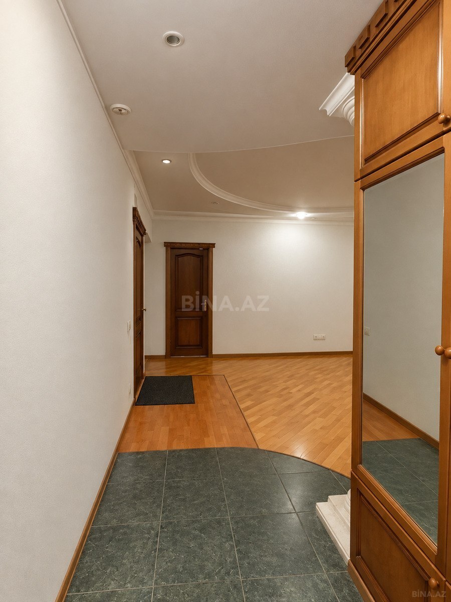 4 otaqlı Yeni tikili, Nizami m., Bakı