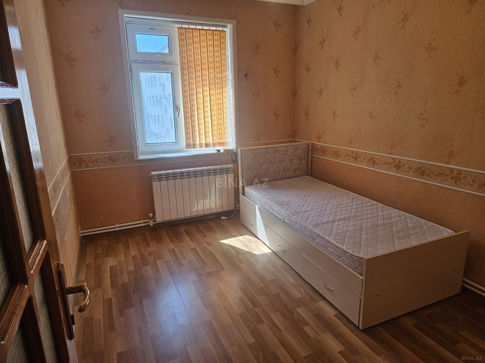 4 otaqlı Köhnə tikili, Badamdar q., Bakı