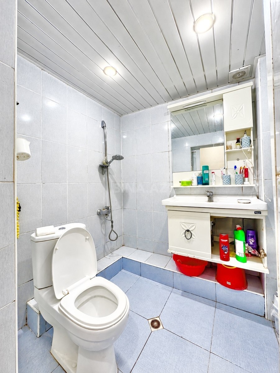 3 otaqlı Köhnə tikili, Qara Qarayev m., Bakı