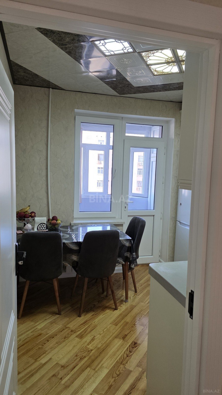 3 otaqlı Köhnə tikili, Bakıxanov q., Bakı