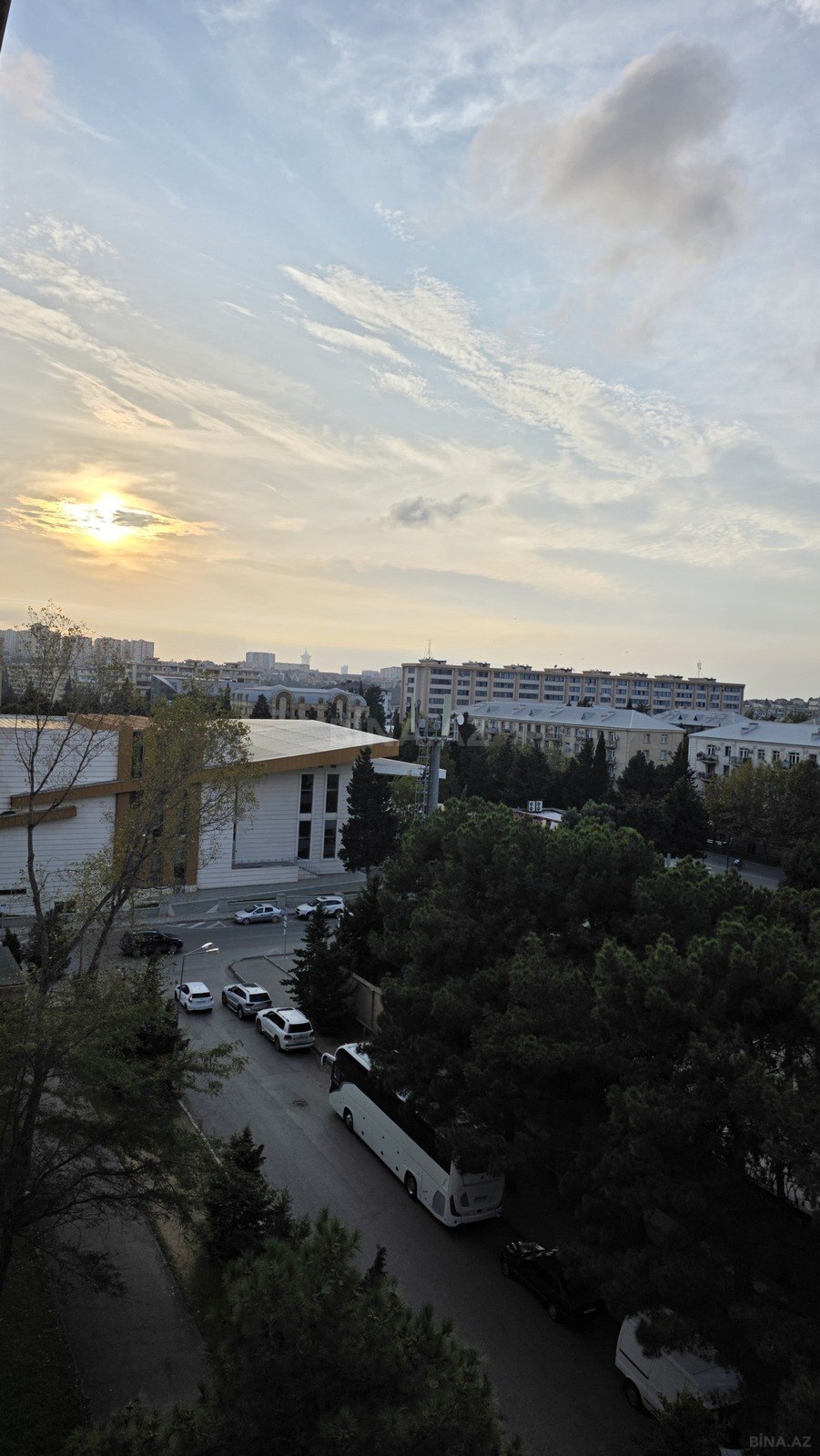 3 otaqlı Köhnə tikili, Bakıxanov q., Bakı