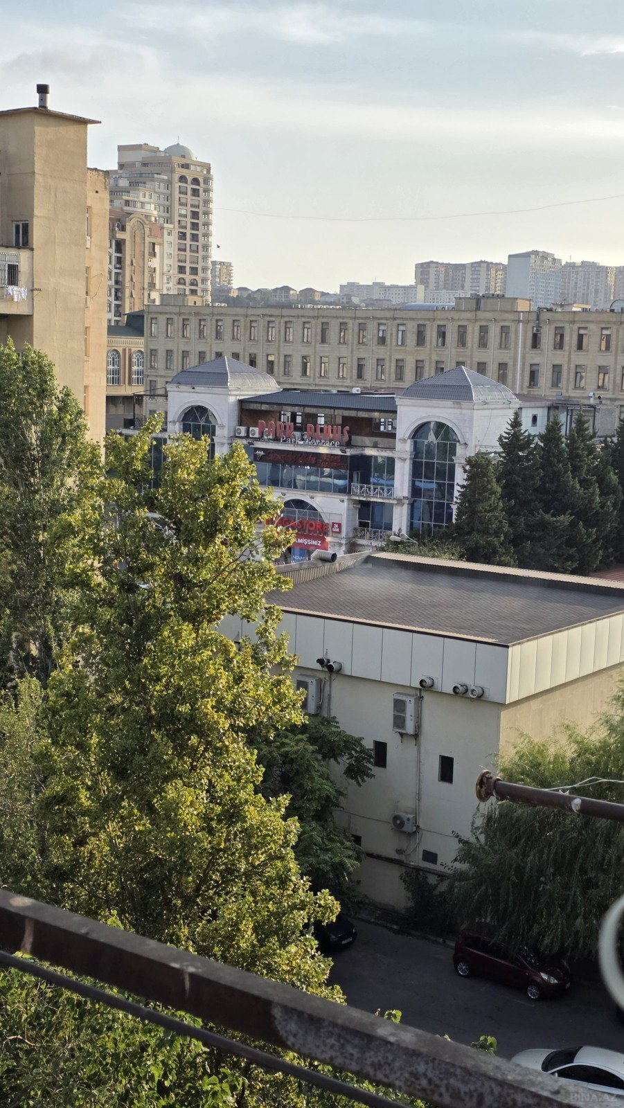 3 otaqlı Köhnə tikili, Bakıxanov q., Bakı