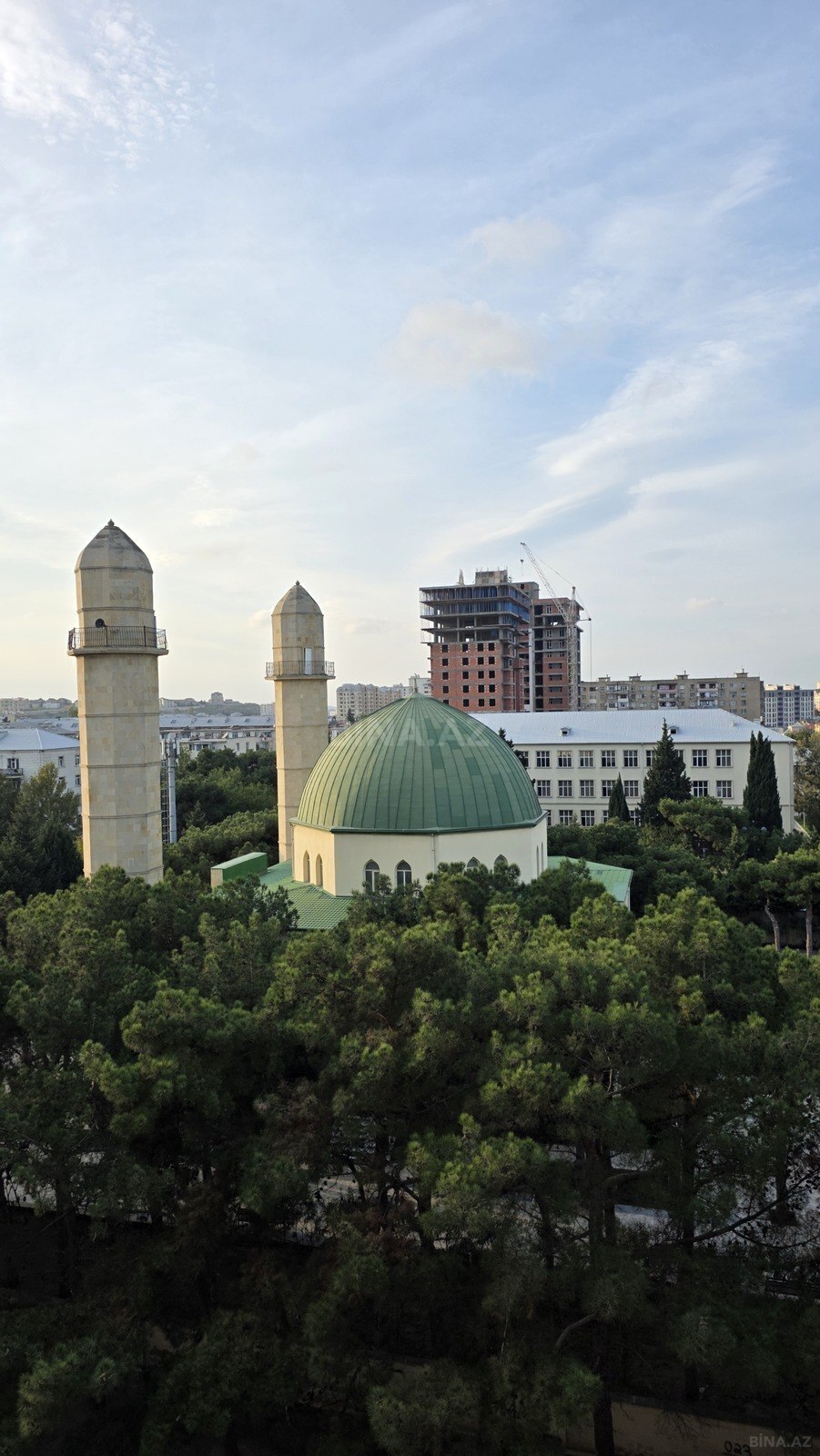 3 otaqlı Köhnə tikili, Bakıxanov q., Bakı