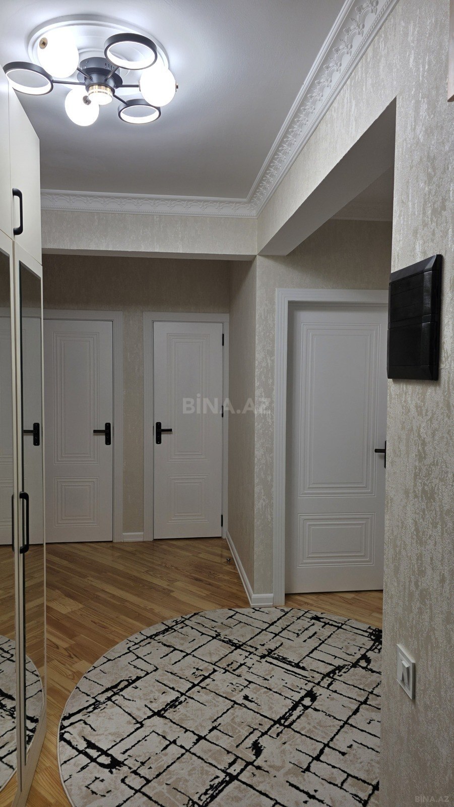 3 otaqlı Köhnə tikili, Bakıxanov q., Bakı