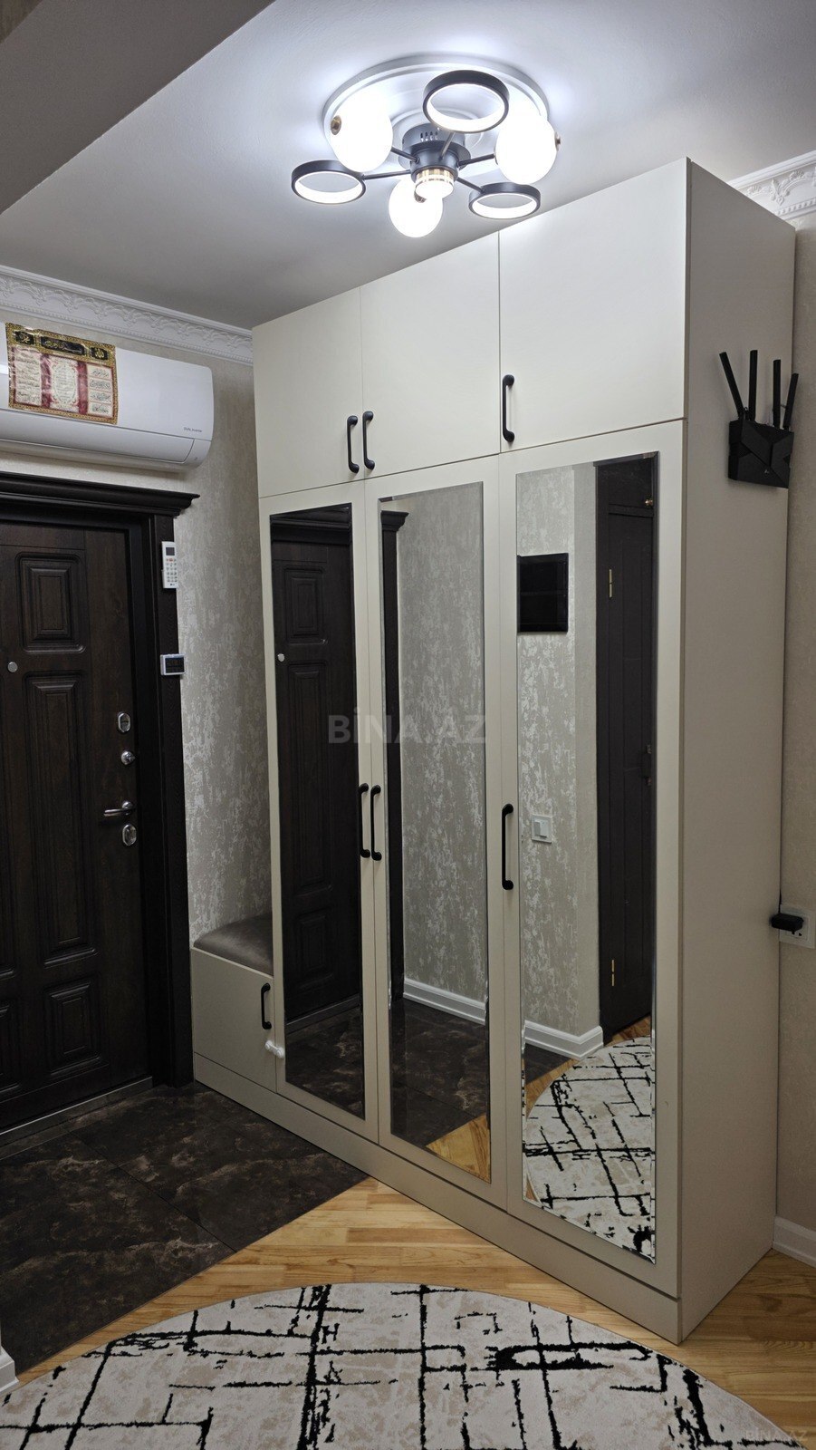 3 otaqlı Köhnə tikili, Bakıxanov q., Bakı