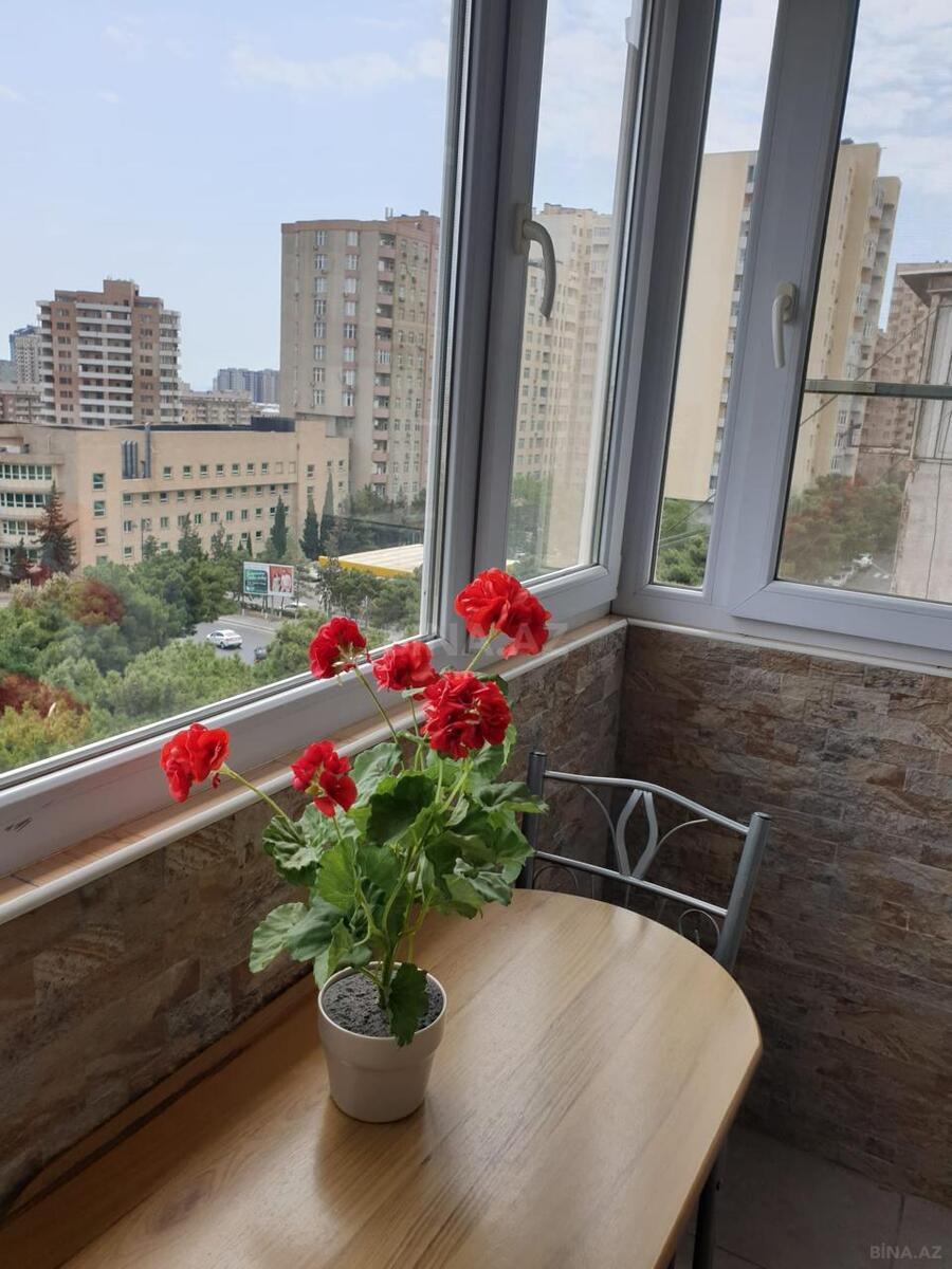 3 otaqlı Köhnə tikili, Elmlər Akademiyası m., Bakı