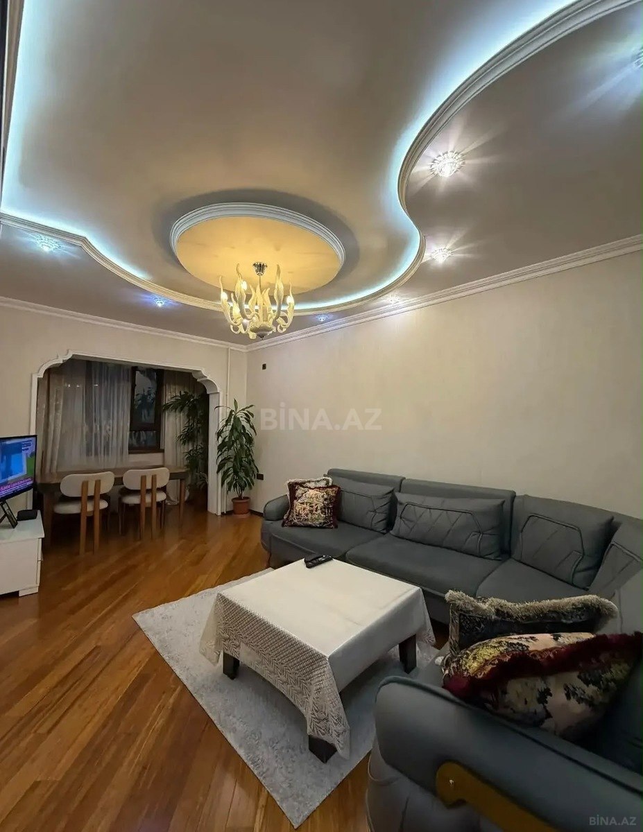 3 otaqlı Köhnə tikili, Xalqlar Dostluğu m., Bakı
