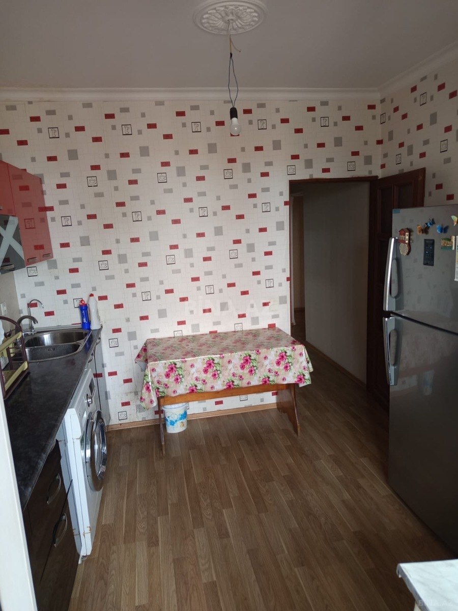 3 otaqlı Köhnə tikili, Həzi Aslanov m., Bakı