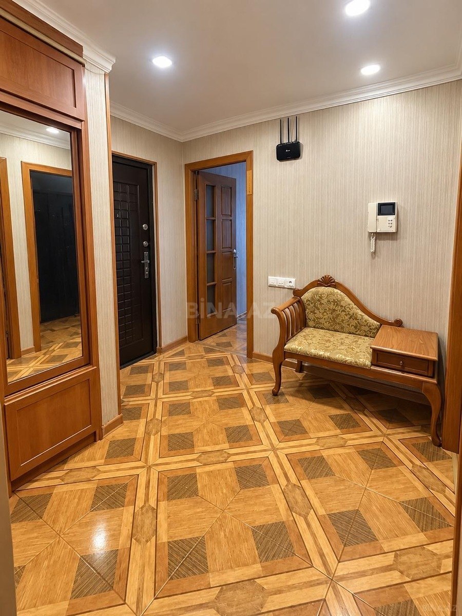 3 otaqlı Köhnə tikili, Neftçilər m., Bakı