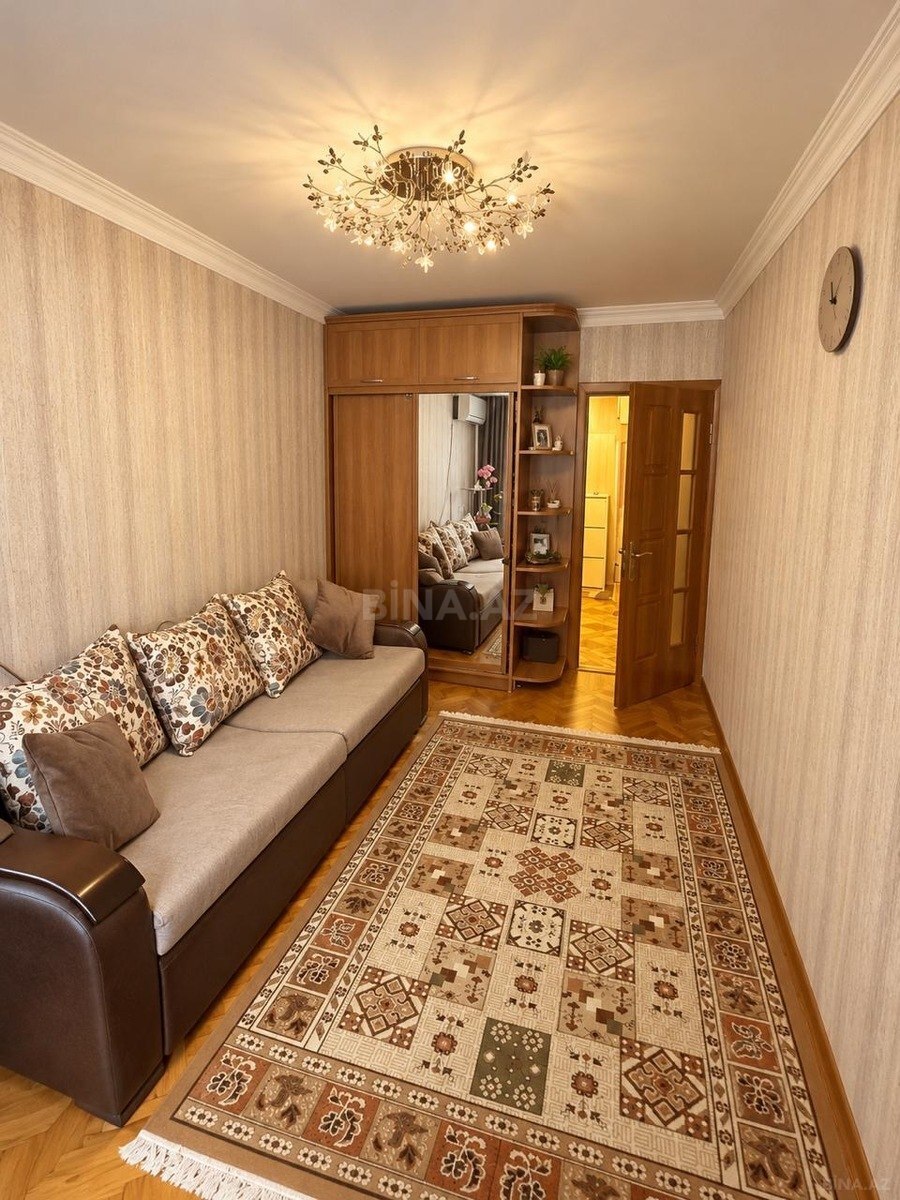 3 otaqlı Köhnə tikili, Neftçilər m., Bakı