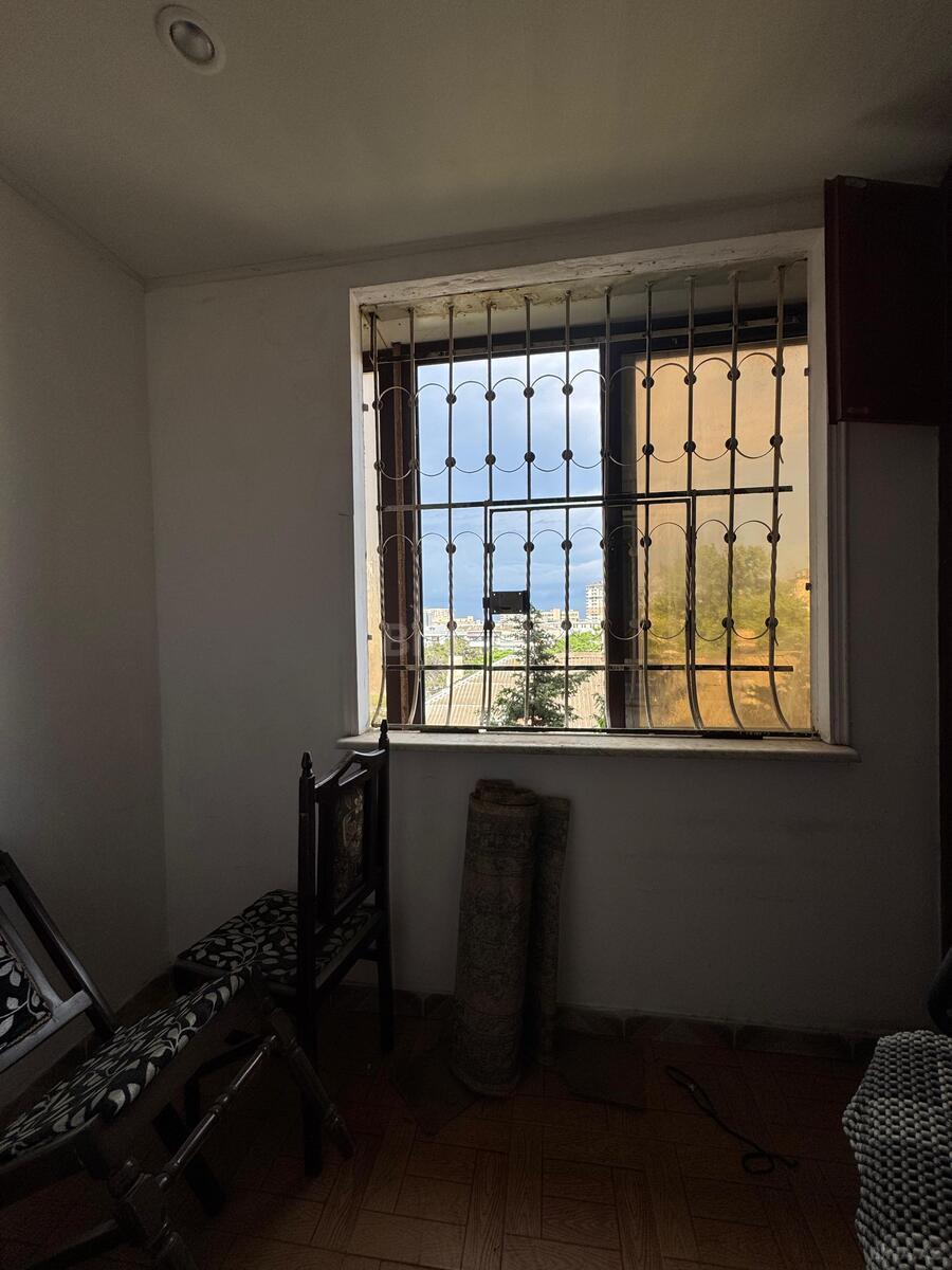 3 otaqlı Köhnə tikili, Elmlər Akademiyası m., Bakı