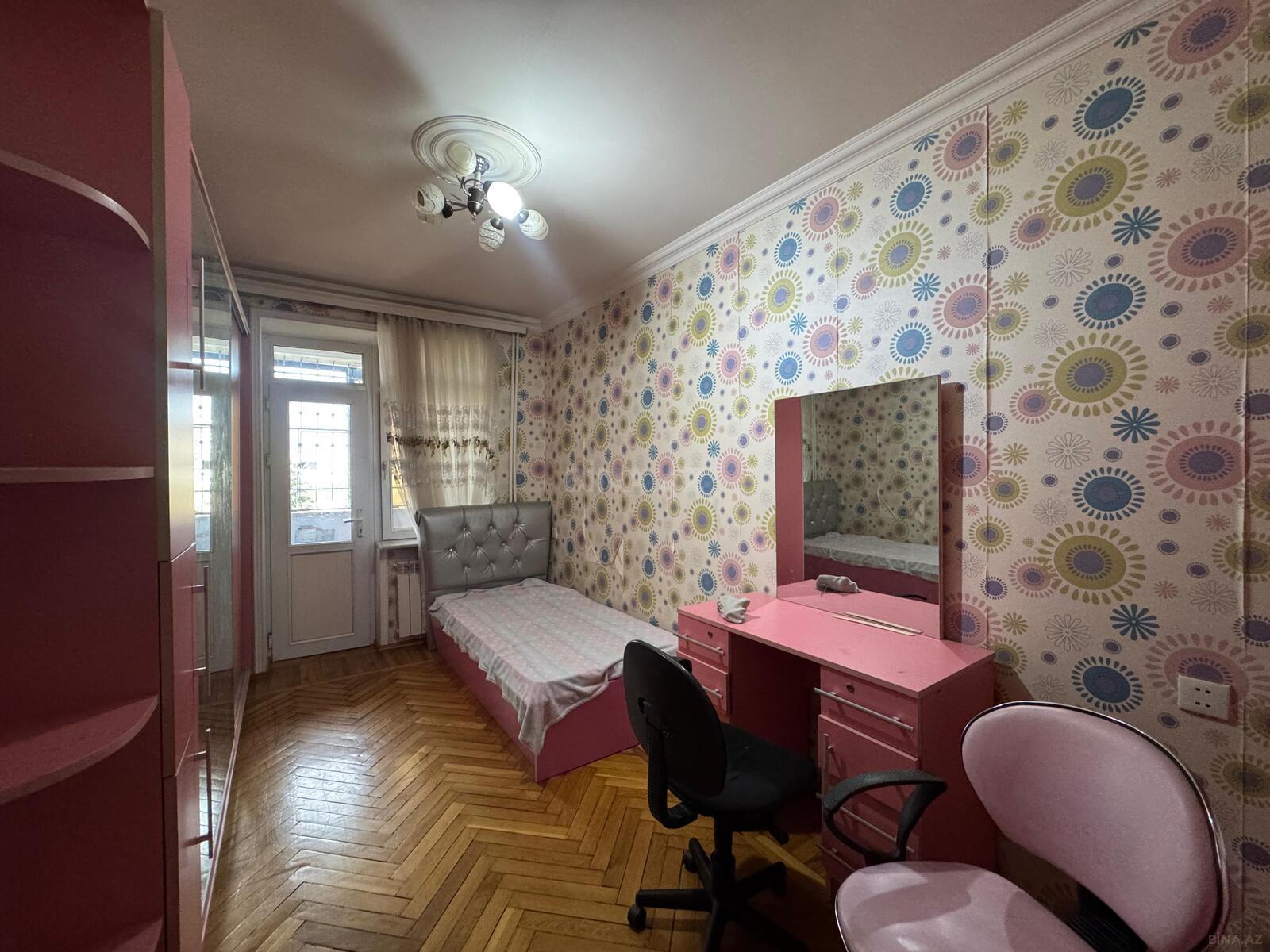3 otaqlı Köhnə tikili, Elmlər Akademiyası m., Bakı