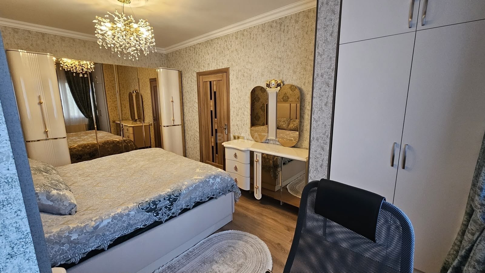 4 otaqlı Köhnə tikili, Əhmədli m., Bakı