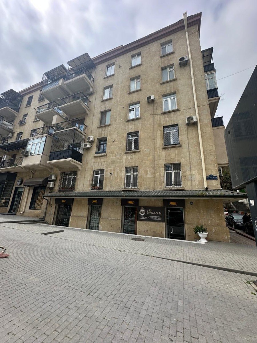 3 otaqlı Köhnə tikili, Nizami m., Bakı