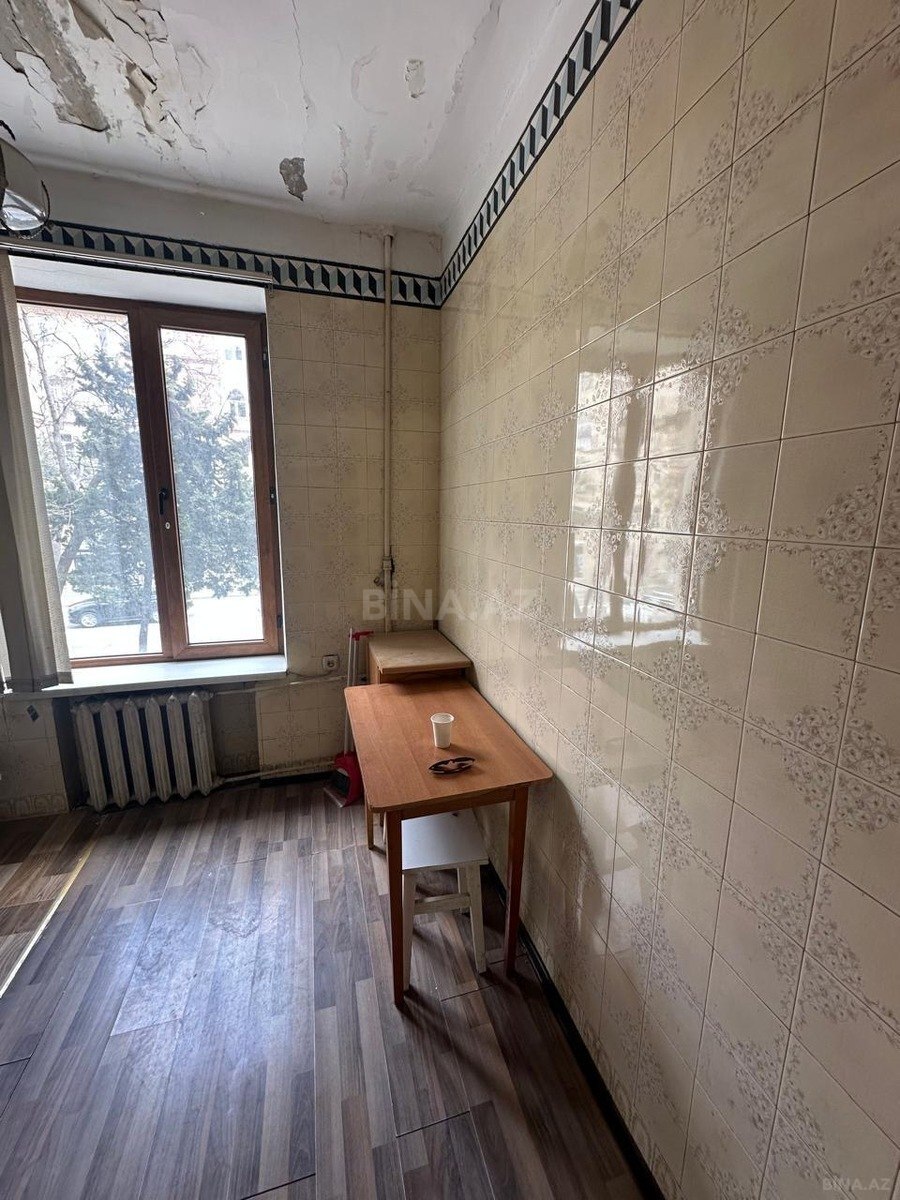 3 otaqlı Köhnə tikili, Nizami m., Bakı