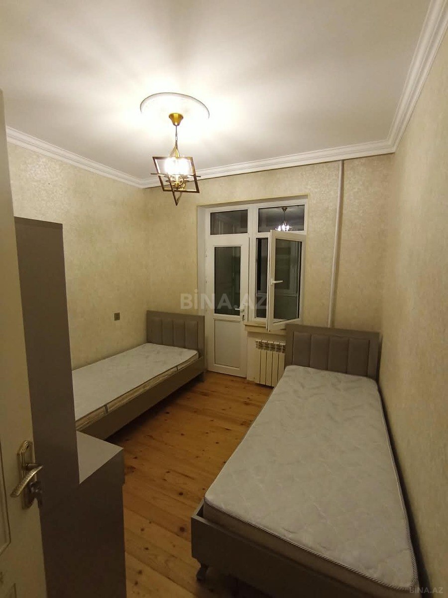 3 otaqlı Köhnə tikili, Qaraçuxur q., Bakı