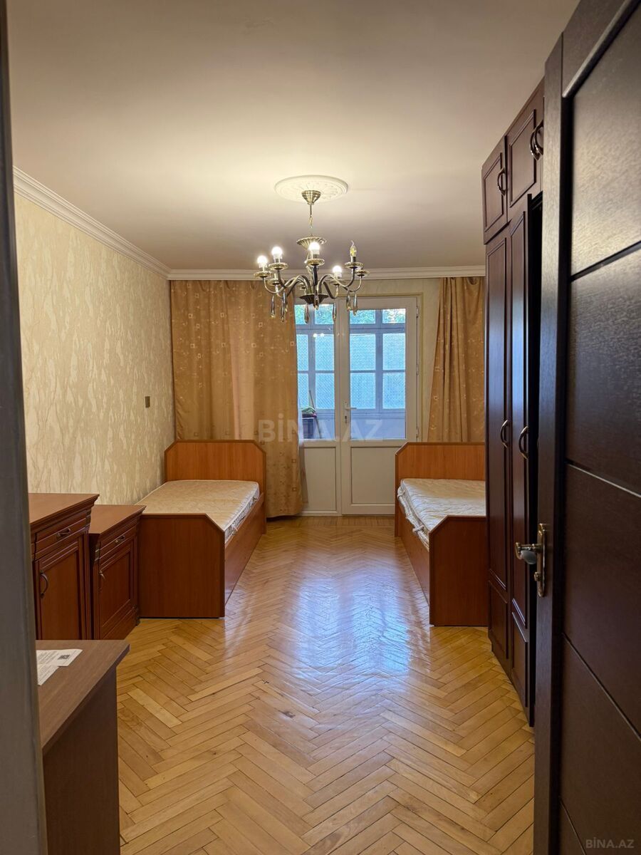 3 otaqlı Köhnə tikili, Elmlər Akademiyası m., Bakı