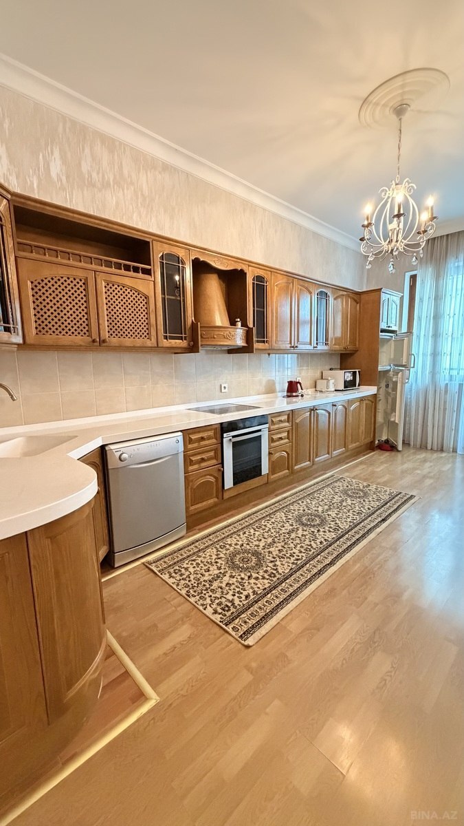 3 otaqlı Yeni tikili, 28 May m., Bakı