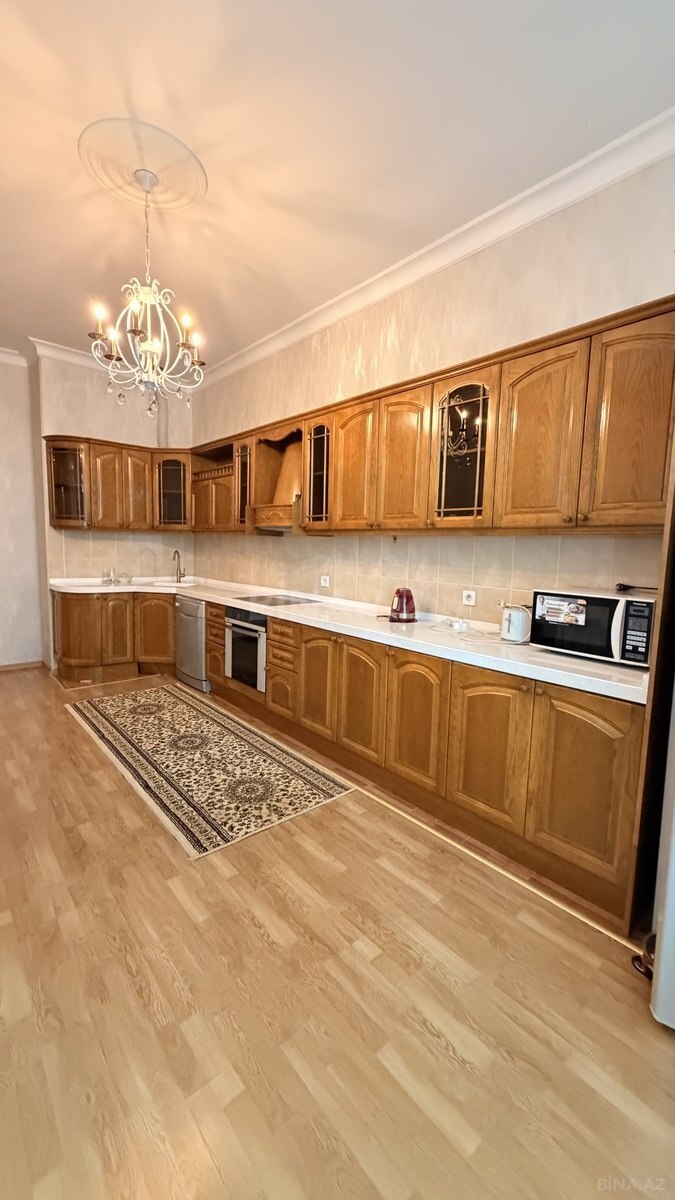 3 otaqlı Yeni tikili, 28 May m., Bakı
