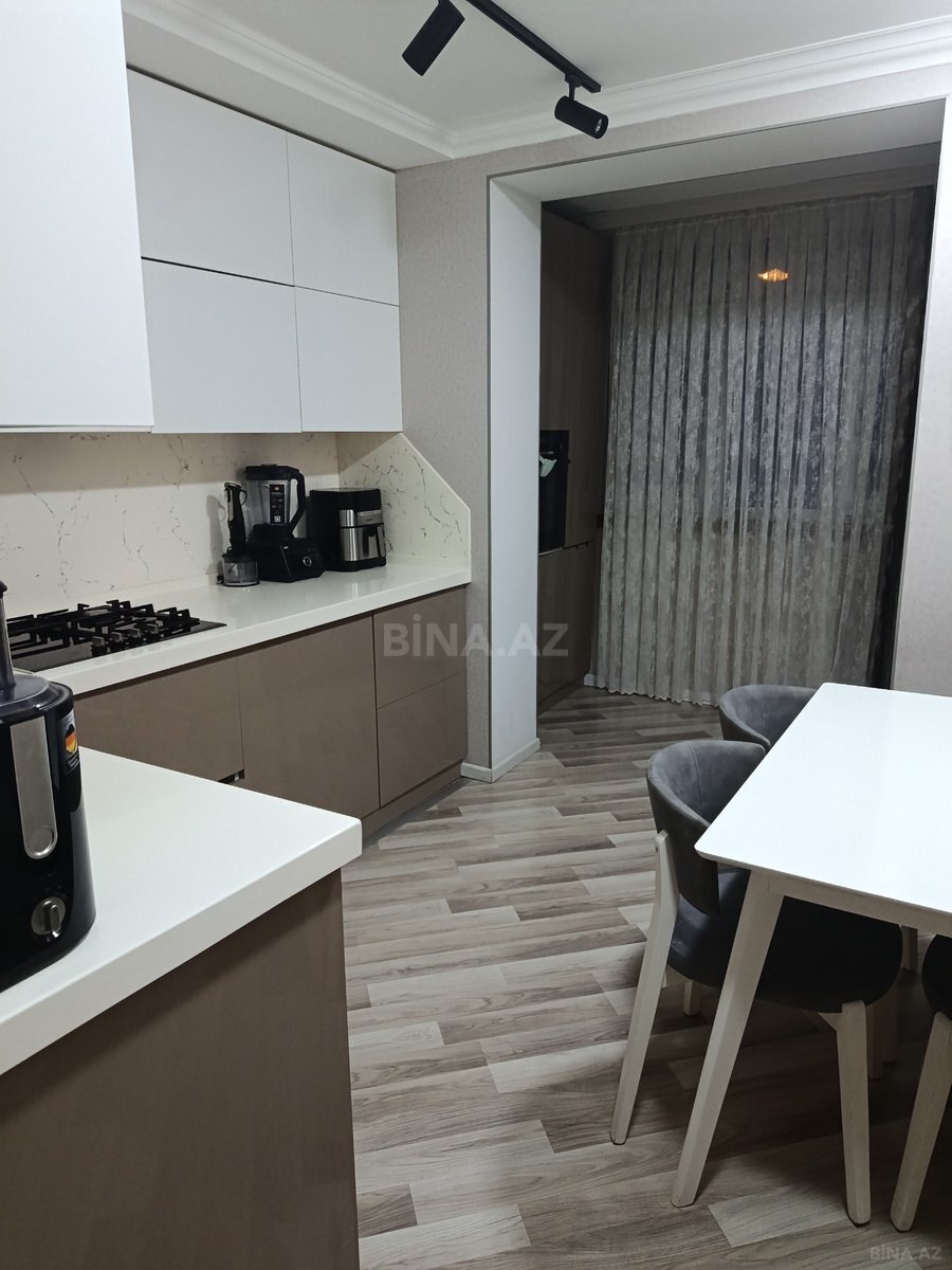 3 otaqlı Köhnə tikili, Xalqlar Dostluğu m., Bakı