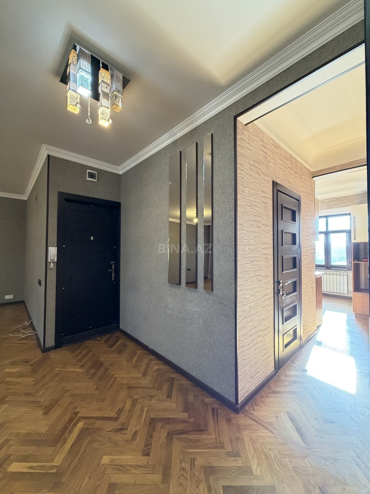 4 otaqlı Köhnə tikili, Bakıxanov q., Bakı