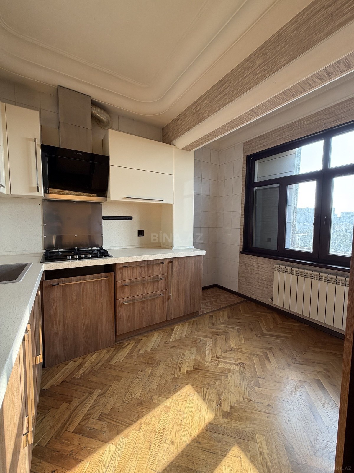 4 otaqlı Köhnə tikili, Bakıxanov q., Bakı