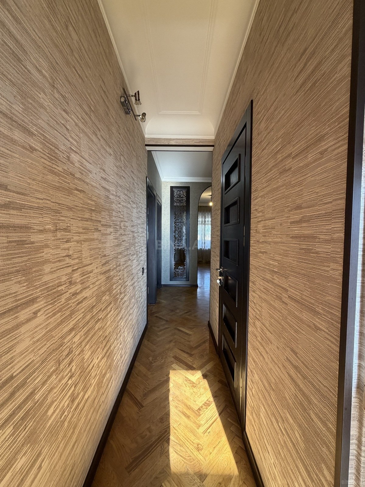 4 otaqlı Köhnə tikili, Bakıxanov q., Bakı
