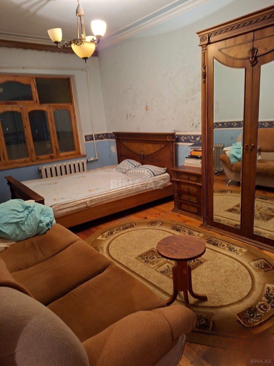 3 otaqlı Köhnə tikili, Həzi Aslanov m., Bakı