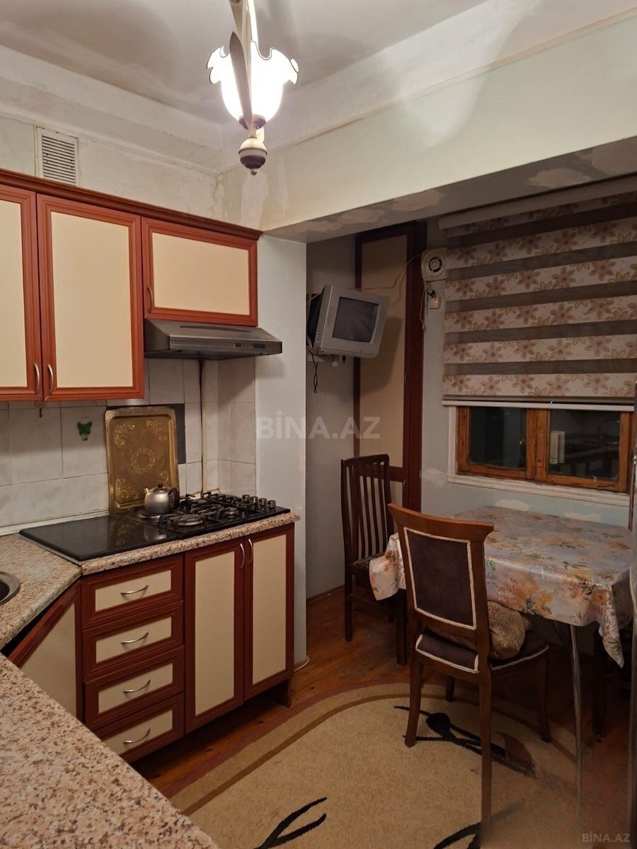 3 otaqlı Köhnə tikili, Həzi Aslanov m., Bakı