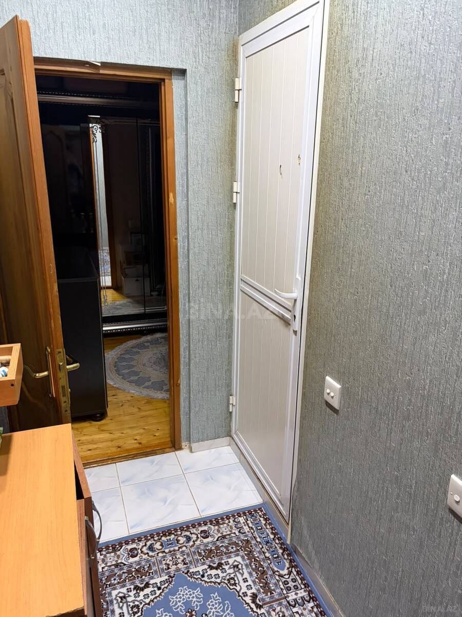 3 otaqlı Köhnə tikili, Memar Əcəmi m., Bakı