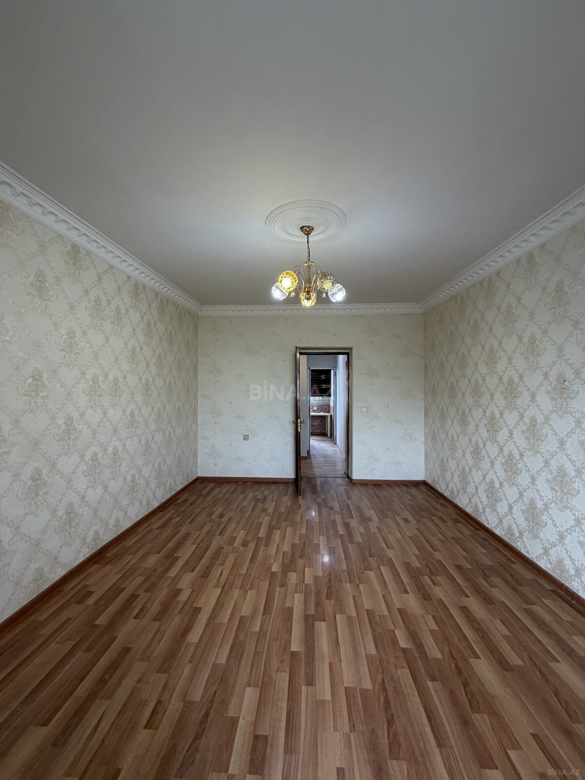 3 otaqlı Köhnə tikili, Bakıxanov q., Bakı