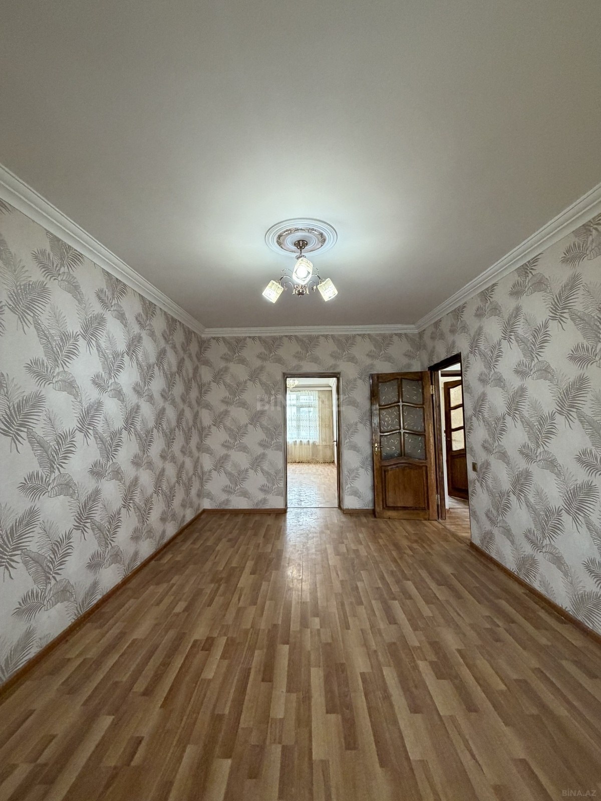 3 otaqlı Köhnə tikili, Bakıxanov q., Bakı