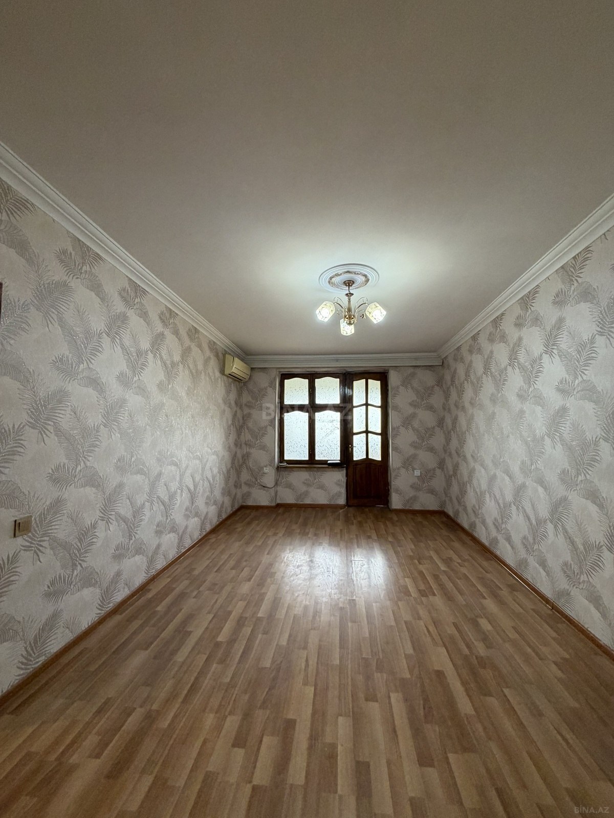 3 otaqlı Köhnə tikili, Bakıxanov q., Bakı