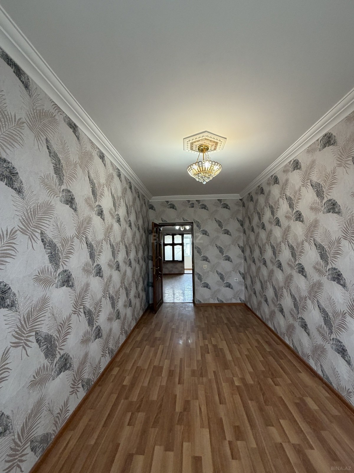 3 otaqlı Köhnə tikili, Bakıxanov q., Bakı