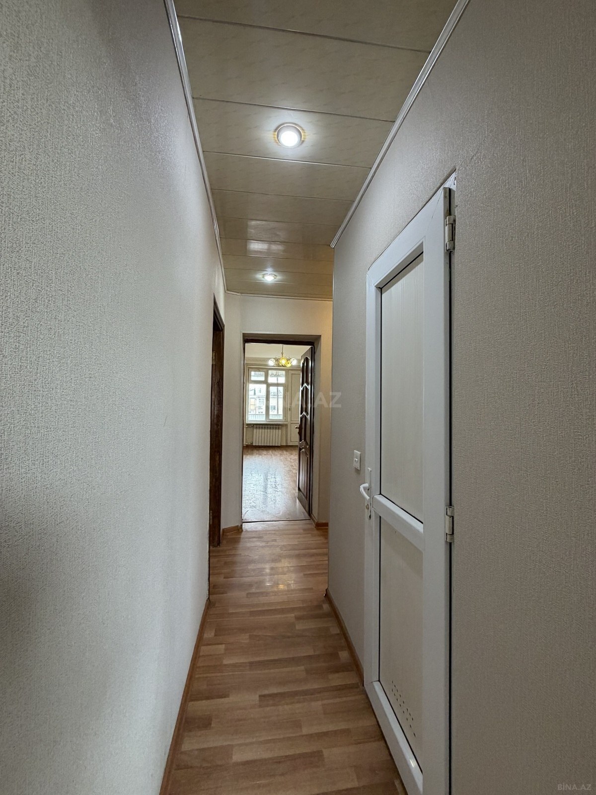 3 otaqlı Köhnə tikili, Bakıxanov q., Bakı