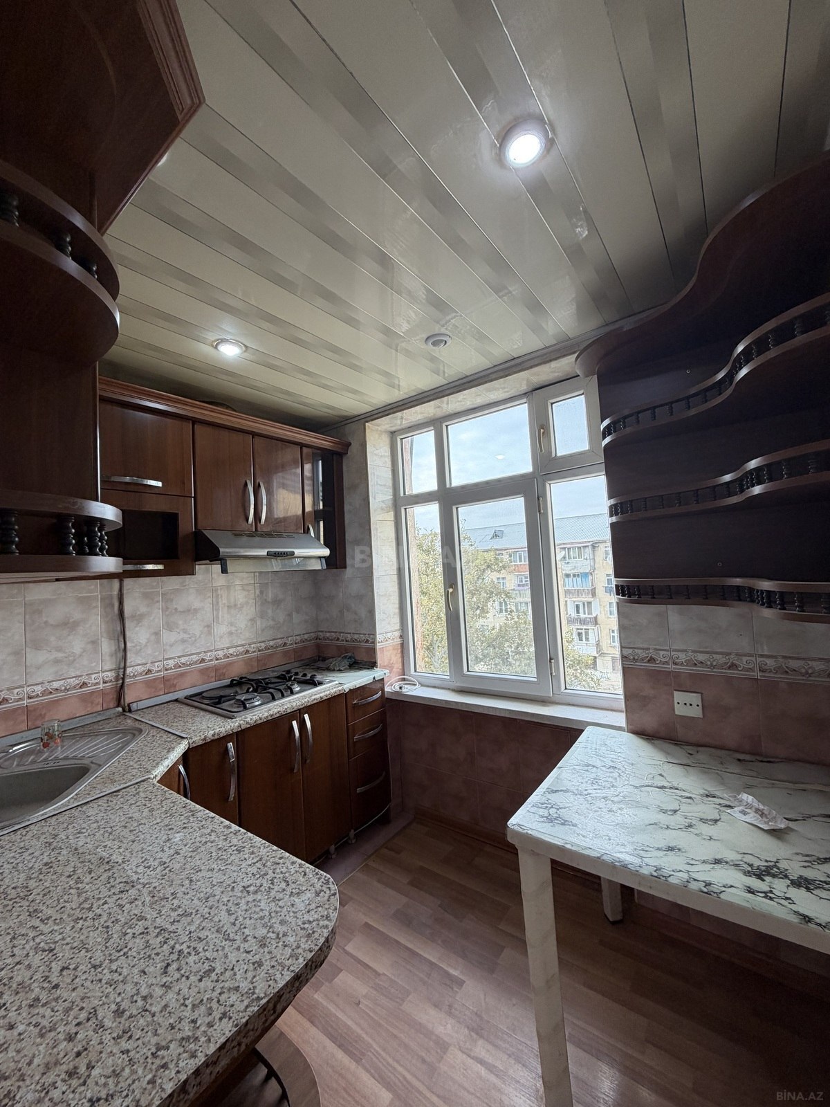 3 otaqlı Köhnə tikili, Bakıxanov q., Bakı