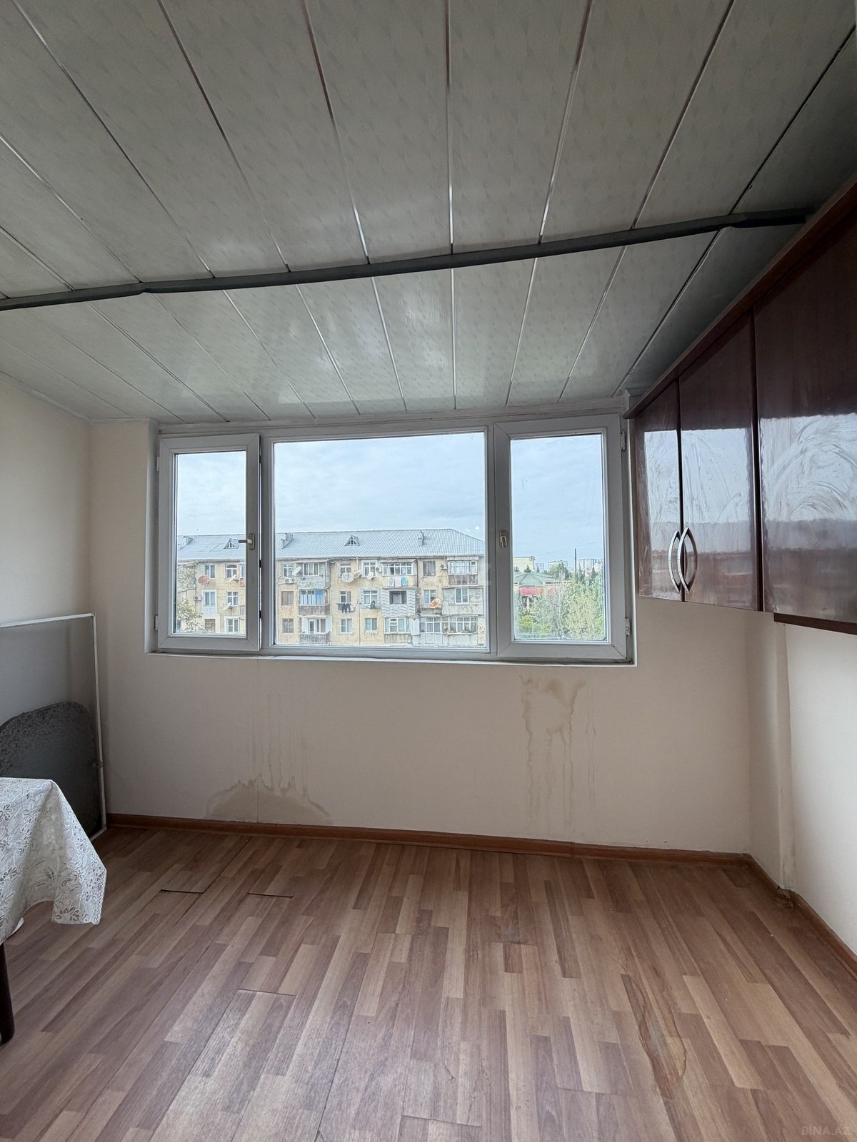 3 otaqlı Köhnə tikili, Bakıxanov q., Bakı