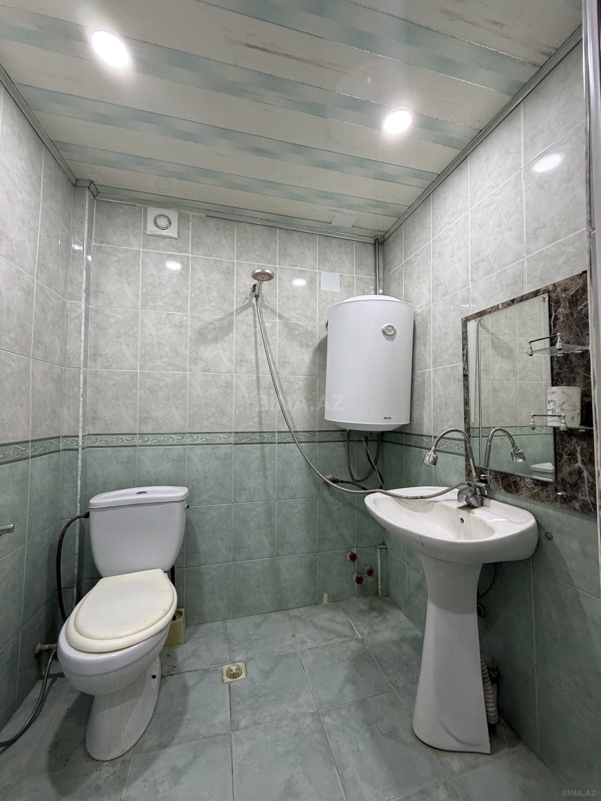 3 otaqlı Köhnə tikili, Bakıxanov q., Bakı