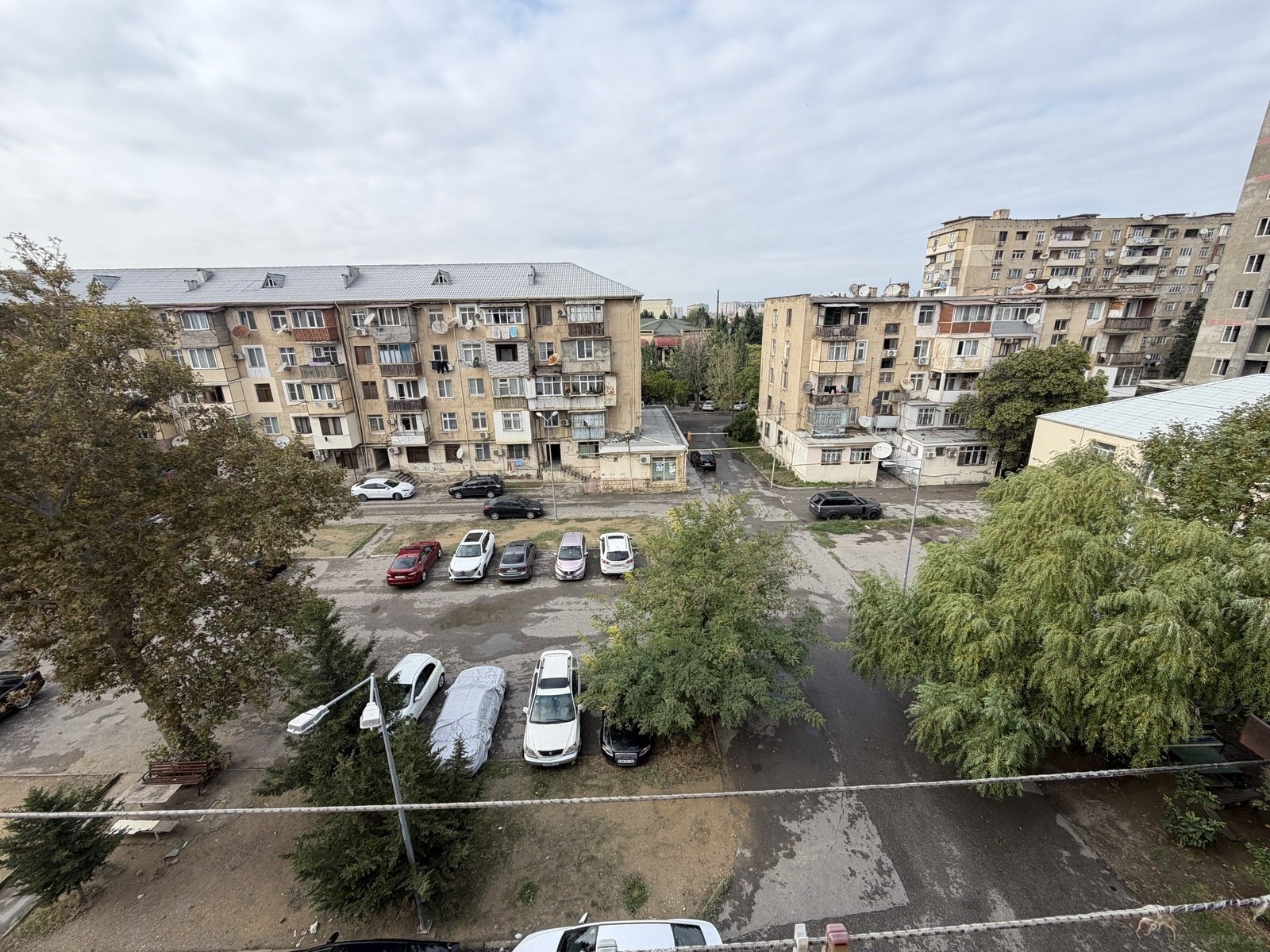 3 otaqlı Köhnə tikili, Bakıxanov q., Bakı
