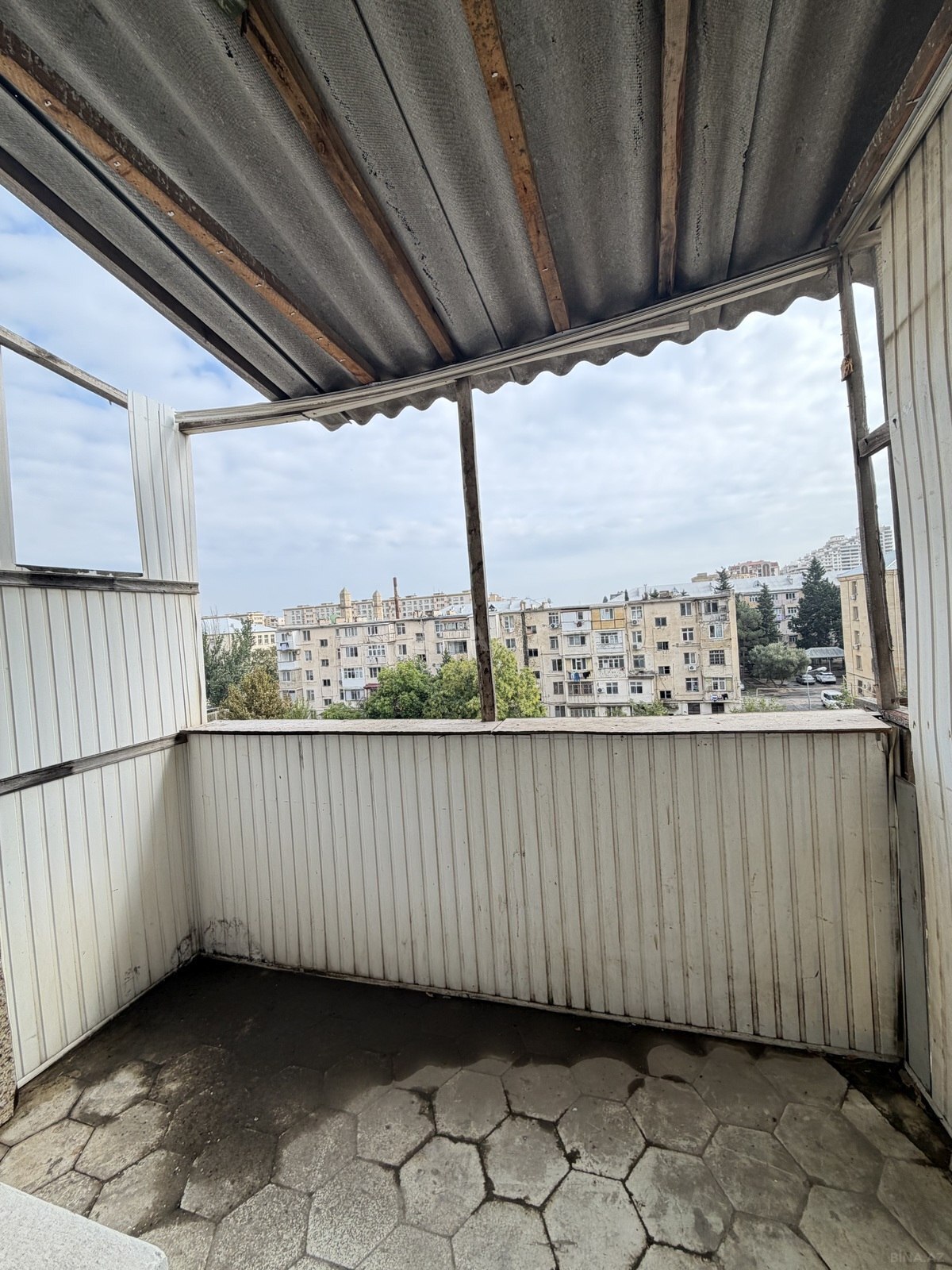 3 otaqlı Köhnə tikili, Bakıxanov q., Bakı