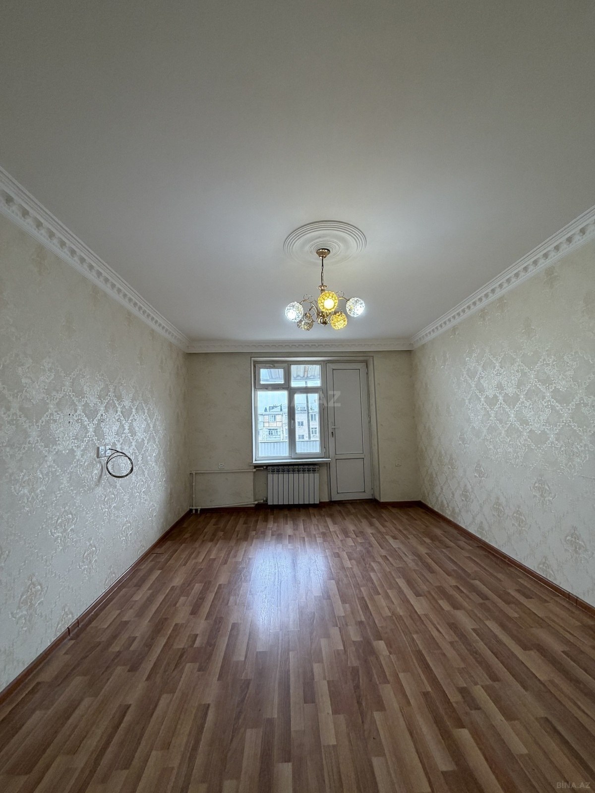 3 otaqlı Köhnə tikili, Bakıxanov q., Bakı