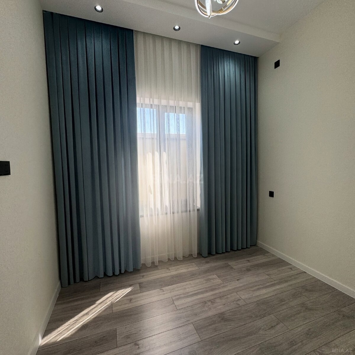 4 otaqlı Həyət evi/Bağ evi, Şüvəlan q., Bakı