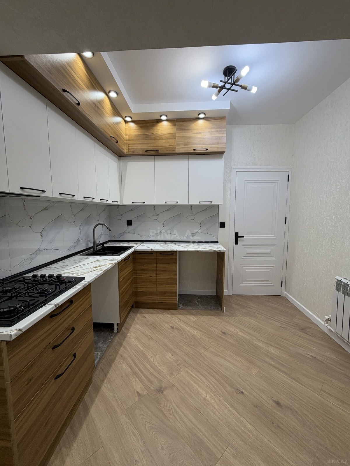 3 otaqlı Köhnə tikili, Massiv D q., Bakı