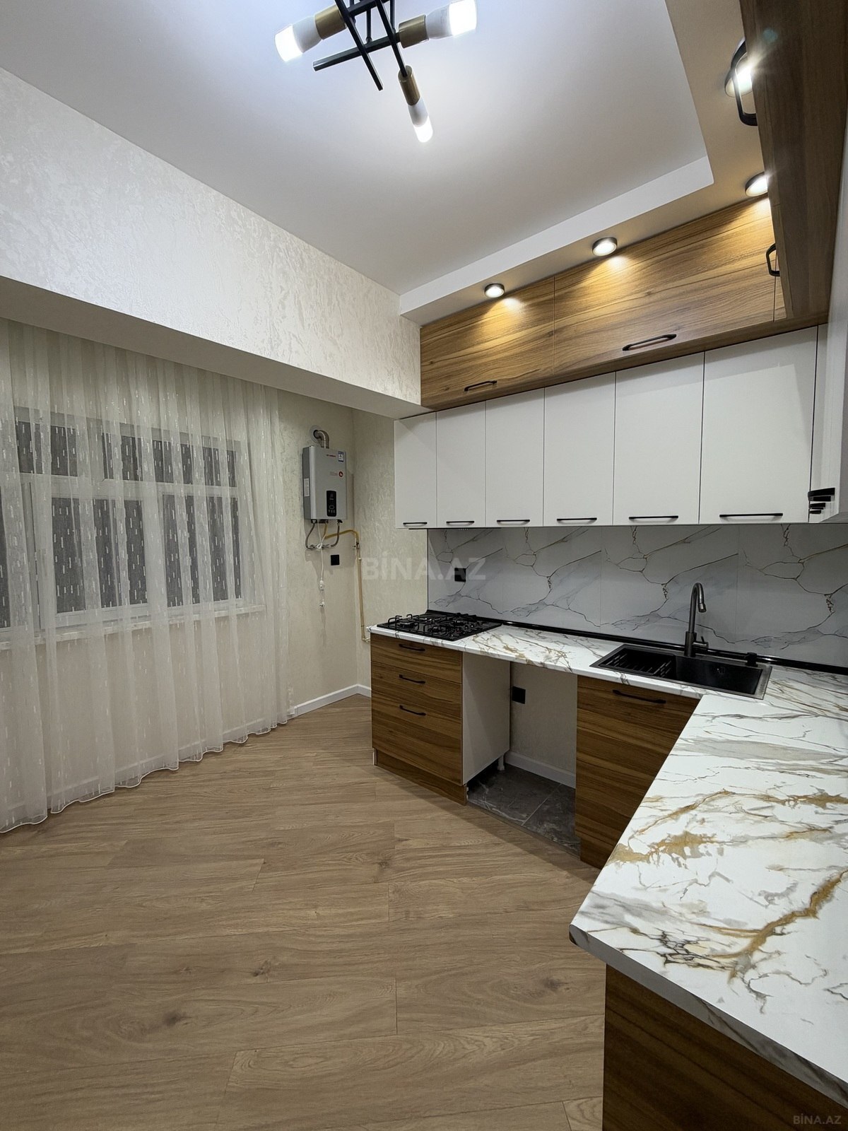 3 otaqlı Köhnə tikili, Massiv D q., Bakı
