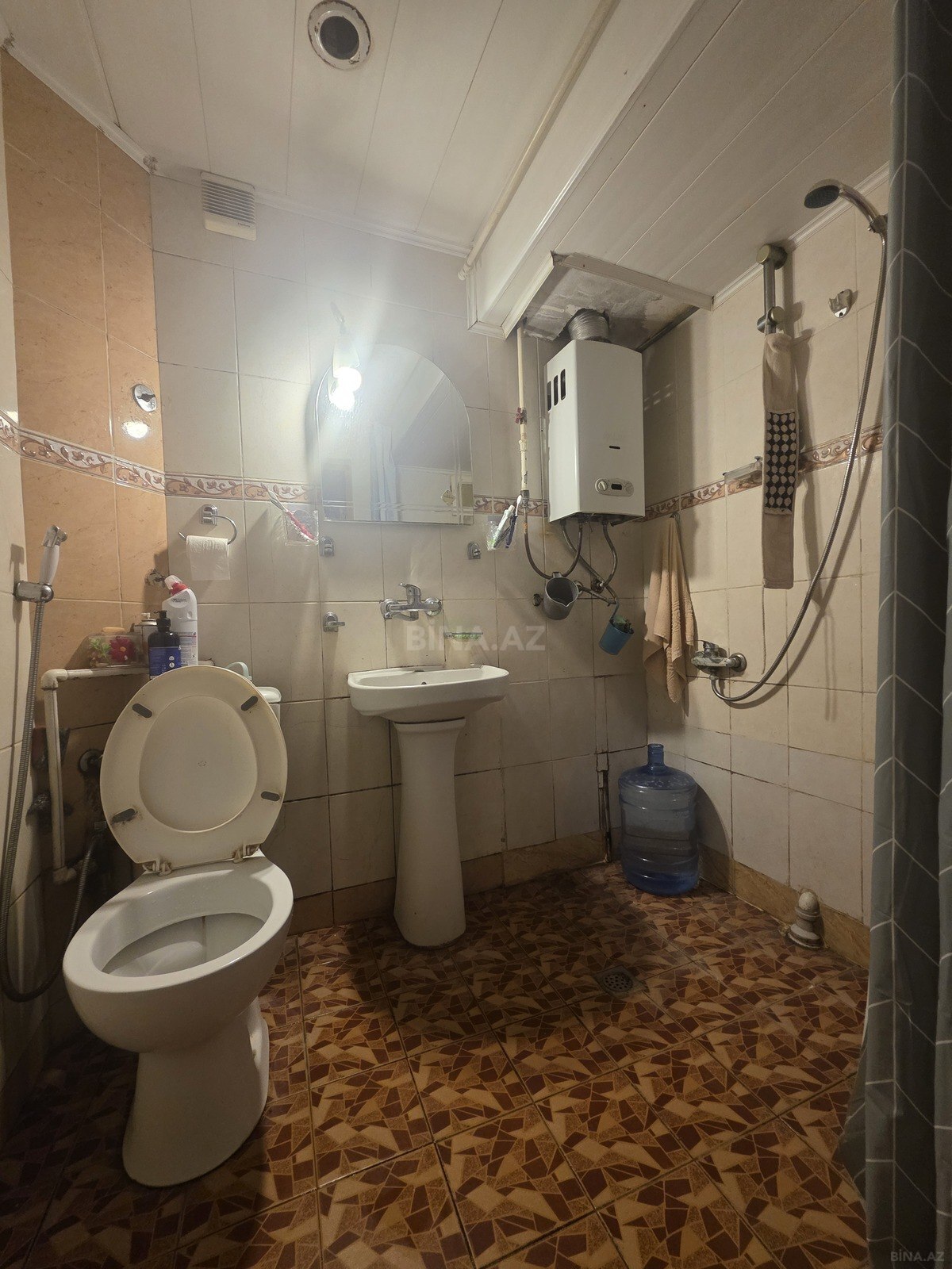 3 otaqlı Köhnə tikili, İnşaatçılar m., Bakı