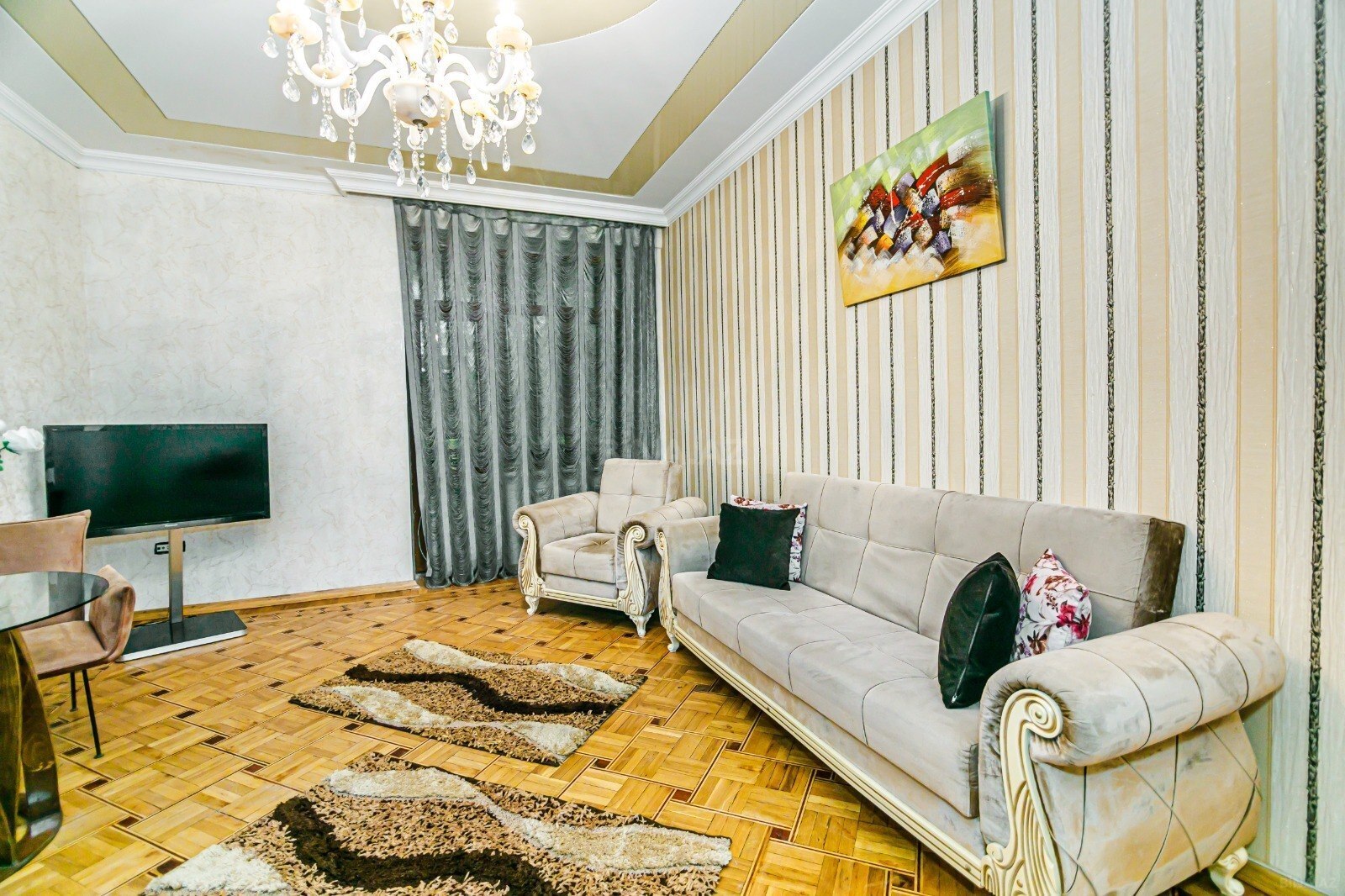 4 otaqlı mənzil kirayə verilir, Bakı