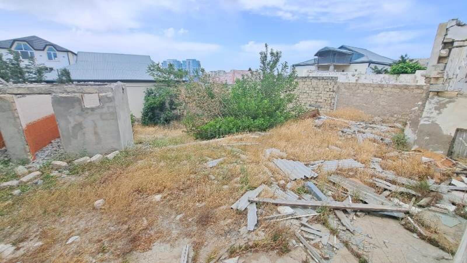 Torpaq satılır, Badamdar, Bakı