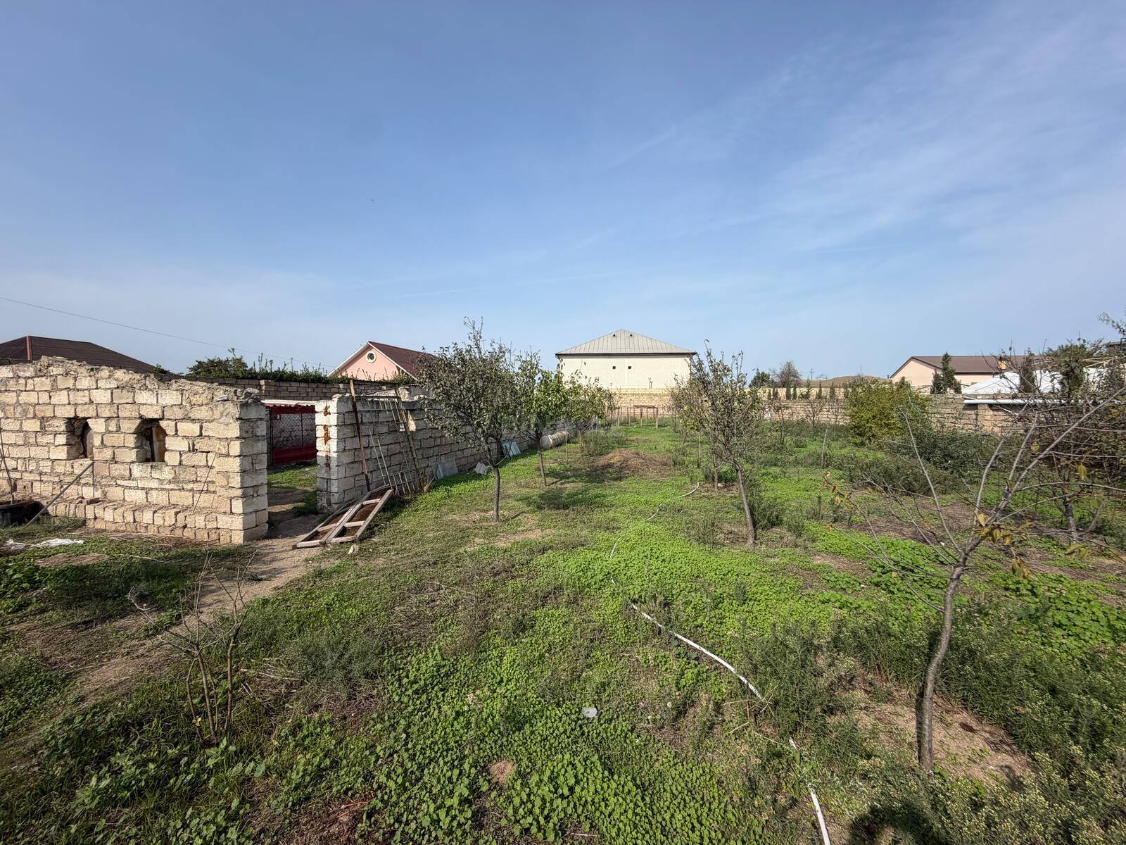Torpaq satılır, Şüvəlan, Bakı